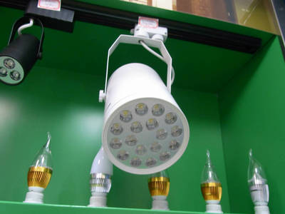 專業(yè)批發(fā)LED軌道燈 價(jià)格、廠家與產(chǎn)品介紹——中山市橫欄鎮(zhèn)鑫悅照明燈飾銷售部